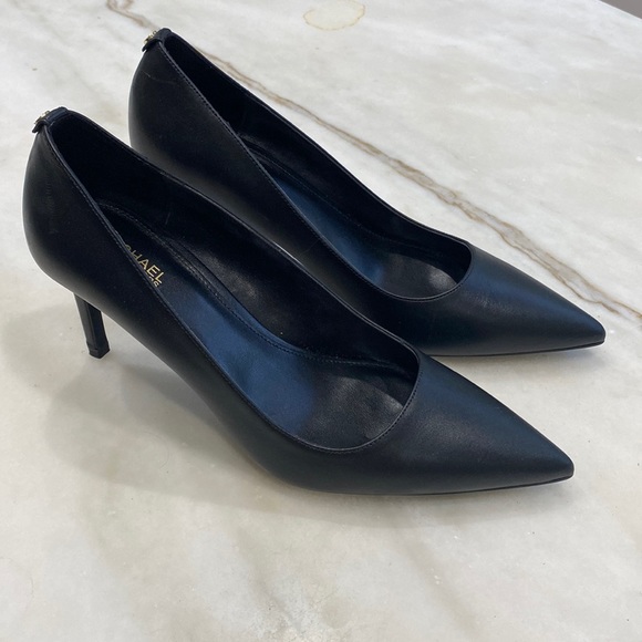 NEW CLASSIC LEATHER PUMPS - Picture 1 of 4